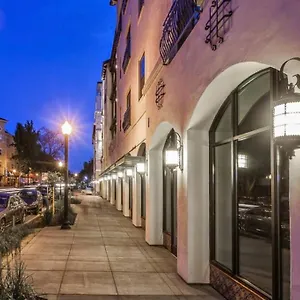 Midtown Luxury Apt W/ Balcony Apartment